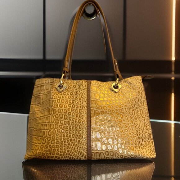 👜 MC Elegance Leather Shoulder Bag | Spacious & Stylish Work Tote - Picture 3 of 15